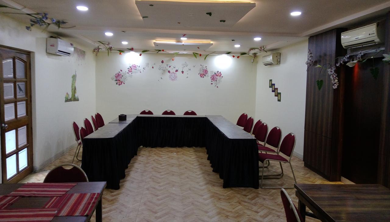 Hotel Ritz Pune Bagian luar foto