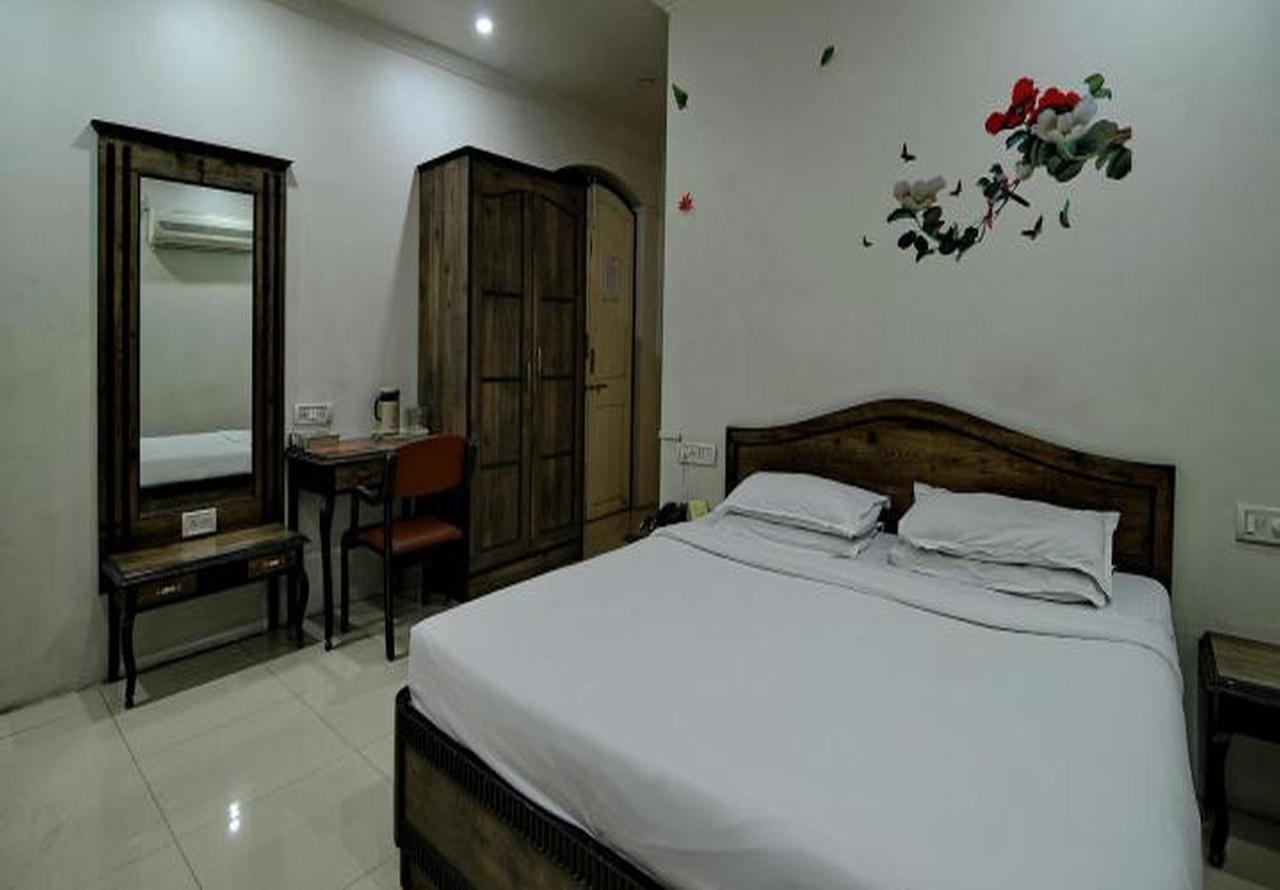 Hotel Ritz Pune Bagian luar foto