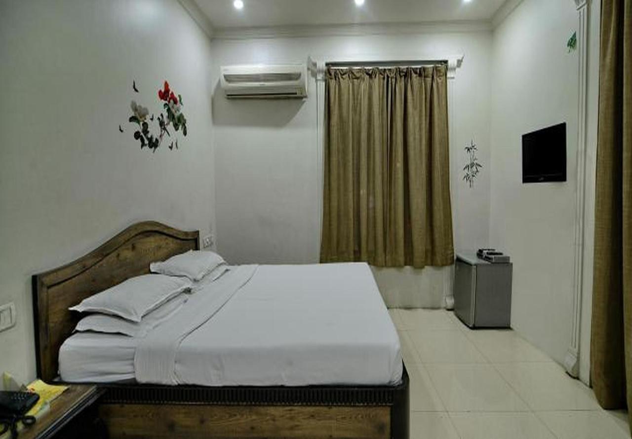Hotel Ritz Pune Bagian luar foto