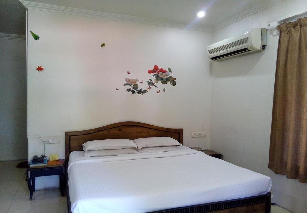 Hotel Ritz Pune Bagian luar foto