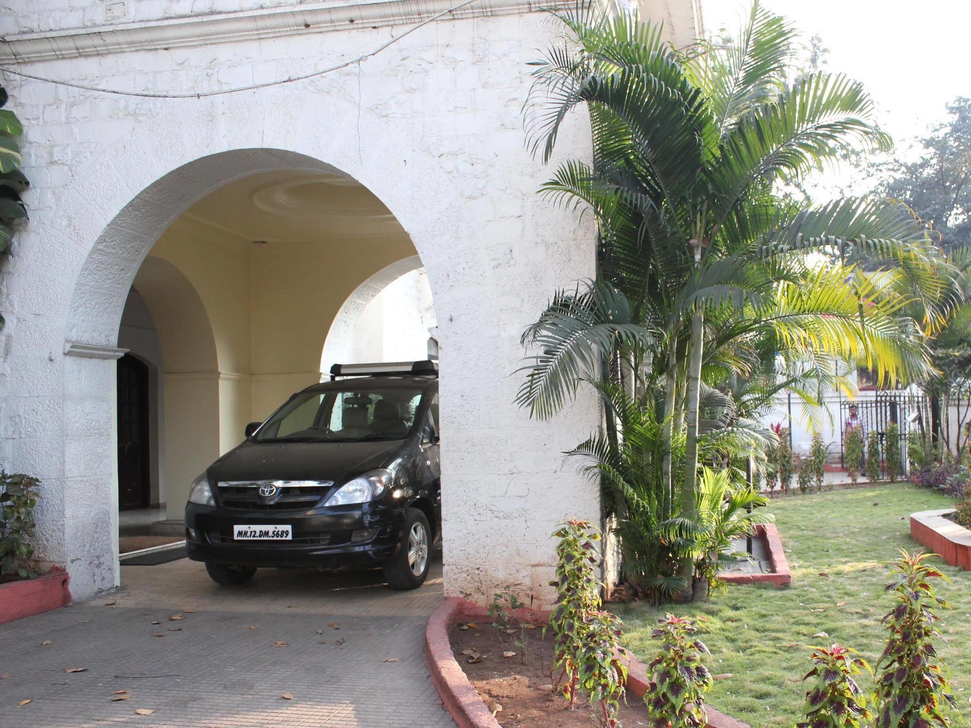Hotel Ritz Pune Bagian luar foto