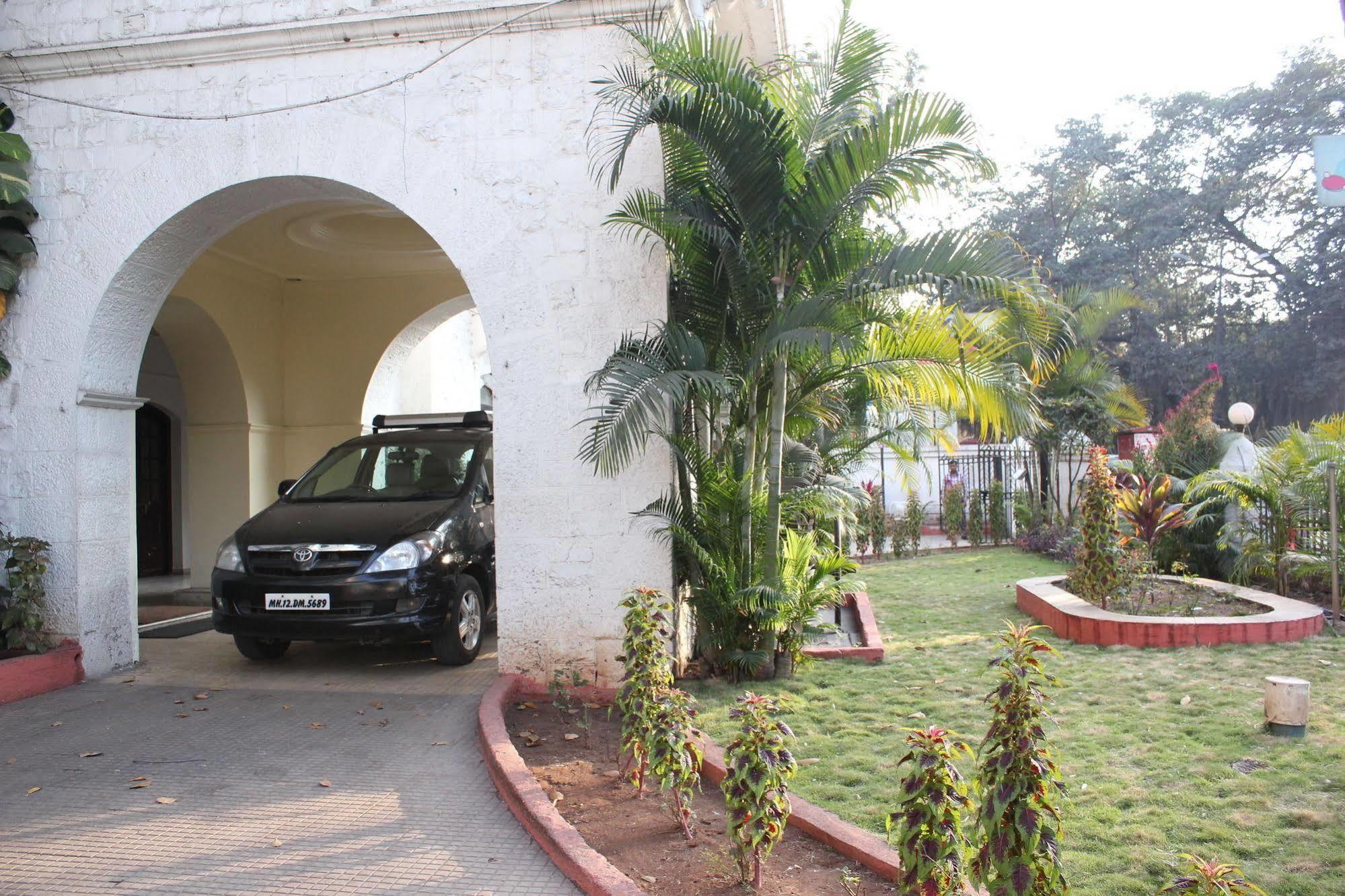 Hotel Ritz Pune Bagian luar foto