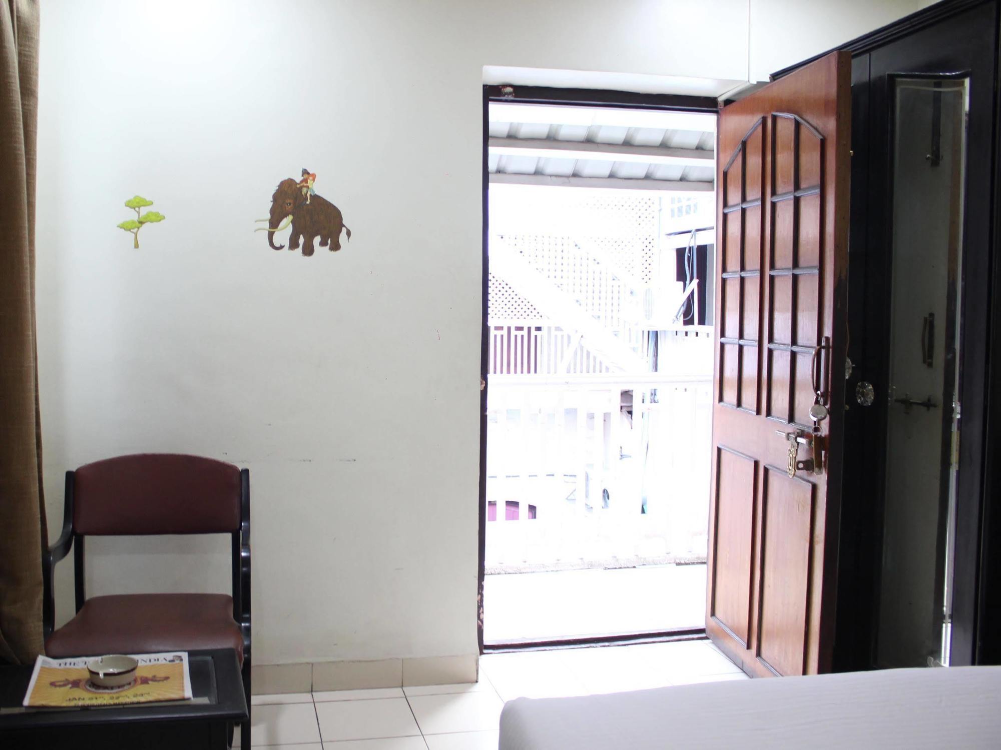 Hotel Ritz Pune Bagian luar foto